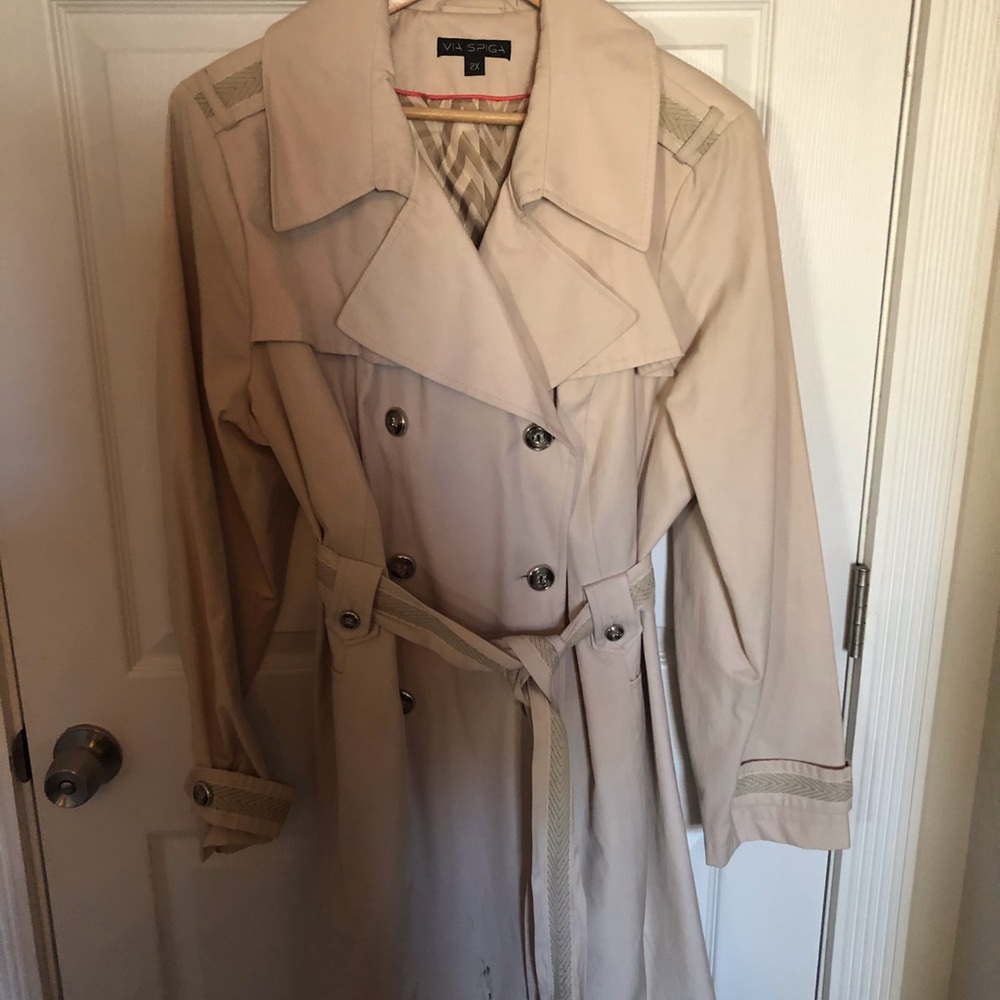 Via Spiga Raincoat sz 2x in beige
